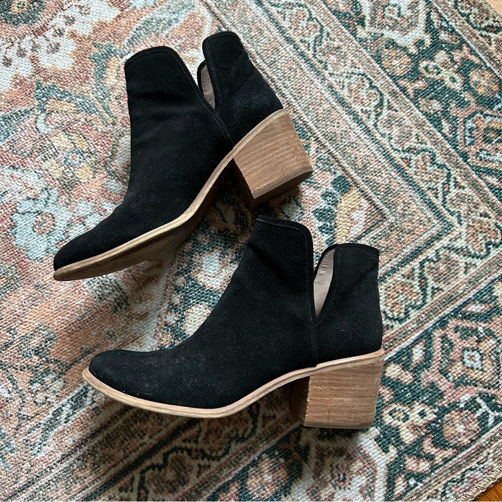 Hinge Booties